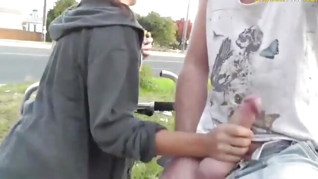 นางไม้สีน้ำตาลกับหัวนมที่โตแล้ว pokes หีของเธอด้วย dildo หนัง เอ็ ก วีดีโอ