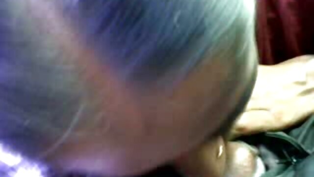 โมเดลผมสีน้ำตาลกรามในการกระทำ วีดีโอ xxx blowjob เลอะเทอะ