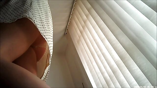 อึ้บสีน้ำตาลที่น่าทึ่งขี่กระเจี๊ยวของคนรักของเธอเหมือน cowgirl วีดีโอ โป๊ xxx จริง