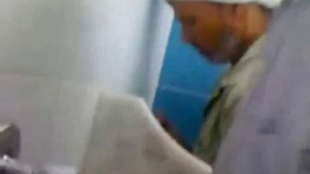ขี้อายหน่อย เอเชียผมสีน้ำตาล undresses กะพริบหัวนม แล้ว masturbates วีดีโอ โป๊ ฝรั่ง pussy