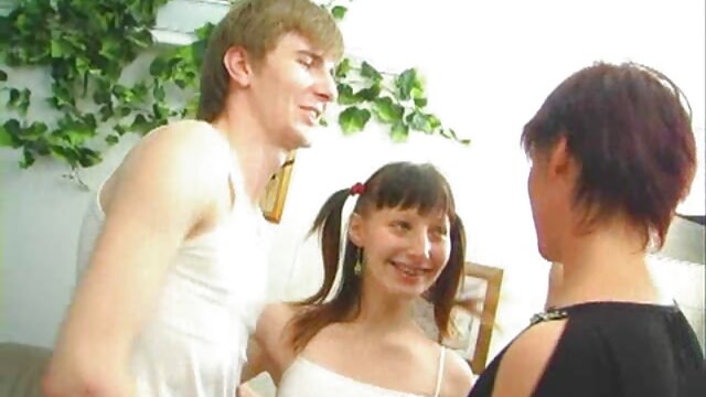 Provocative คลิป วีดีโอ โป๊ slut Tess กำลังได้รับเมาในรูตูดของเธอ